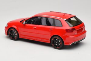 Audi RS3 8P Sportback Rood DNA 1:18 DNA000056 Hars — afbeelding 5 van 6