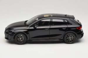 Audi RS3 8Y Sportback Myth Black Norev 1:18 188388 Metaal — afbeelding 4 van 8