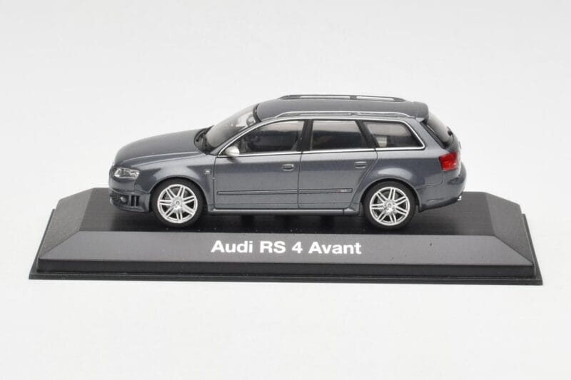 Audi RS4 B7 Avant Grijs Minichamps 1:43 5010509223 Metaal