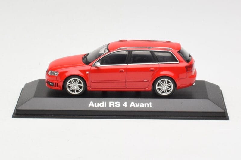 Audi RS4 B7 Avant Rood Minichamps 1:43 5010509213 Metaal