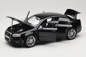 Audi RS4 B7 Sedan Phantom Black Minichamps 1:18 5010509115 Metaal — afbeelding 2 van 8