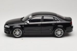Audi RS4 B7 Sedan Phantom Black Minichamps 1:18 5010509115 Metaal — afbeelding 4 van 8