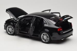 Audi RS4 B7 Sedan Phantom Black Minichamps 1:18 5010509115 Metaal — afbeelding 5 van 8