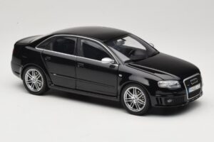 Audi RS4 B7 Sedan Phantom Black Minichamps 1:18 5010509115 Metaal — afbeelding 6 van 8