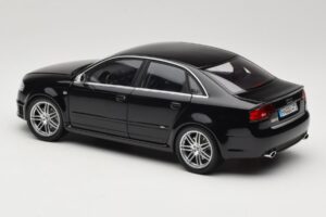 Audi RS4 B7 Sedan Phantom Black Minichamps 1:18 5010509115 Metaal — afbeelding 7 van 8