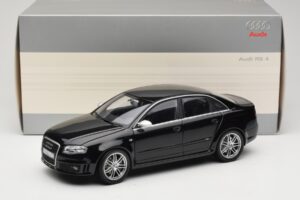 Audi RS4 B7 Sedan Phantom Black Minichamps 1:18 5010509115 Metaal — afbeelding 8 van 8