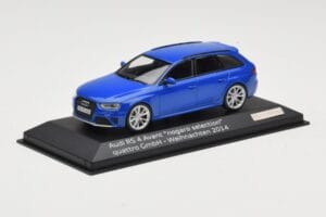 Audi RS4 B8 Avant Nogaro Blue Kerstcollectie 2014 Minichamps 1:43 AUDI003 Metaal — afbeelding 2 van 4