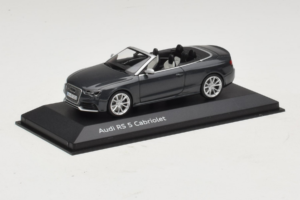 Audi RS5 B8 Cabriolet Daytona Gray Minichamps 1:43 5011215323 Metaal — afbeelding 2 van 4