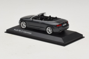 Audi RS5 B8 Cabriolet Daytona Gray Minichamps 1:43 5011215323 Metaal — afbeelding 3 van 4