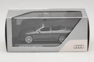 Audi RS5 B8 Cabriolet Daytona Gray Minichamps 1:43 5011215323 Metaal — afbeelding 4 van 4