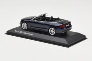 Audi RS5 B8 Cabriolet Estoril Blue Minichamps 1:43 5011215313 Metaal — afbeelding 3 van 4
