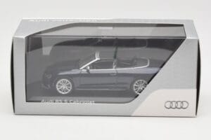 Audi RS5 B8 Cabriolet Estoril Blue Minichamps 1:43 5011215313 Metaal — afbeelding 4 van 4