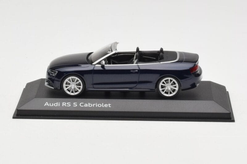 Audi RS5 B8 Cabriolet Estoril Blue Minichamps 1:43 5011215313 Metaal
