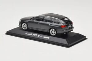 Audi RS6 C5 Avant Daytona Grey Minichamps 1:43 5010710233 Metaal — afbeelding 3 van 4