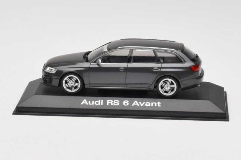Audi RS6 C5 Avant Daytona Grey Minichamps 1:43 5010710233 Metaal