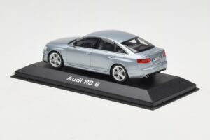 Audi RS6 C6 Monza Silver Minichamps 1:43 5010810113 Metaal — afbeelding 3 van 4