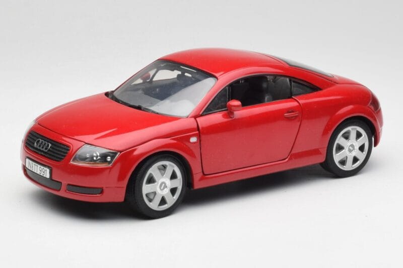 Audi TT 8N Coupe Rood Revell 1:18 89909092 Metaal