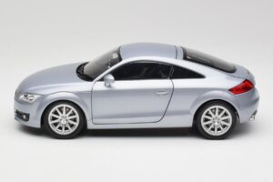 Audi TT 8N RHD Lake Zilver Metallic Minichamps 1:18 150015020 Metaal — afbeelding 4 van 8
