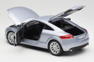 Audi TT 8N RHD Lake Zilver Metallic Minichamps 1:18 150015020 Metaal — afbeelding 5 van 8