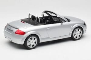 Audi TT 8N Roadster Silver Metallic Minichamps 1:18 155017031 Metaal — afbeelding 2 van 6