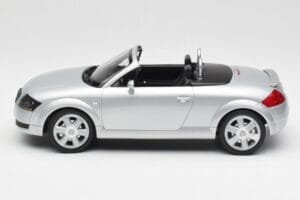 Audi TT 8N Roadster Silver Metallic Minichamps 1:18 155017031 Metaal — afbeelding 3 van 6