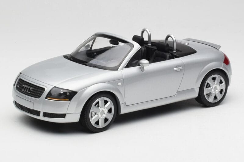 Audi TT 8N Roadster Silver Metallic Minichamps 1:18 155017031 Metaal