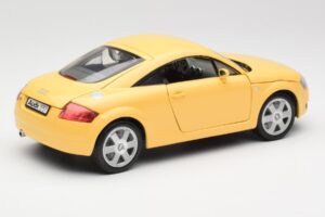 Audi TT 8N Geel Revell 1:18 08954-M1 Metaal — afbeelding 3 van 8
