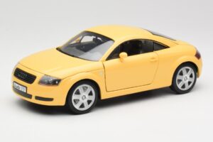 Audi TT 8N Geel Revell 1:18 08954-M1 Metaal