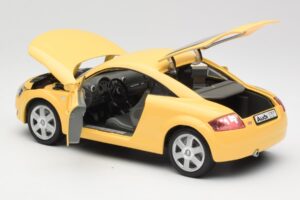 Audi TT 8N Geel Revell 1:18 08954-M1 Metaal — afbeelding 5 van 8