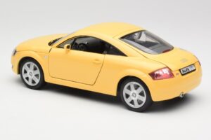 Audi TT 8N Geel Revell 1:18 08954-M1 Metaal — afbeelding 7 van 8