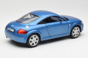 Audi TT 8N Blauw Revell 1:18 8954 Metaal — afbeelding 3 van 8