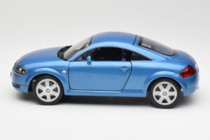 Audi TT 8N Blauw Revell 1:18 8954 Metaal — afbeelding 4 van 8