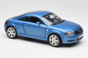 Audi TT 8N Blauw Revell 1:18 8954 Metaal — afbeelding 6 van 8