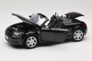 Audi TT 8N Roadster Zwart Revell 1:18 08980 Metaal — afbeelding 2 van 8