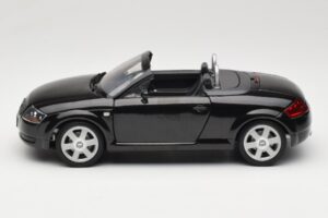 Audi TT 8N Roadster Zwart Revell 1:18 08980 Metaal — afbeelding 4 van 8