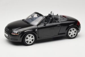 Audi TT 8N Roadster Zwart Revell 1:18 8980 Metaal