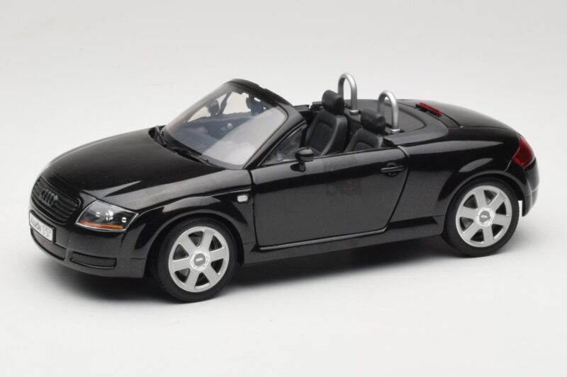 Audi TT 8N Roadster Zwart Revell 1:18 08980 Metaal