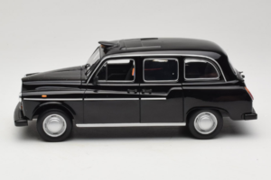 Austin FX4 London Taxi Zwart Minichamps 1:18 180136000 Metaal — afbeelding 4 van 8