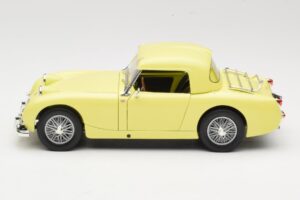 Austin-Healey Sprite Mk1 Geel Revell 1:18 8835 Metaal — afbeelding 4 van 8