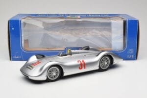 Auto Union Typ C Stromlinie #31 B. Rosemeyer 1937 Zilver Revell 1:18 08436 Metaal — afbeelding 8 van 8
