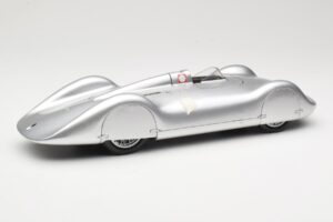 Auto Union Type C Streamliner #72 B. Rosemeyer World Record 1937 Revell 1:18 08420 Metaal — afbeelding 2 van 6