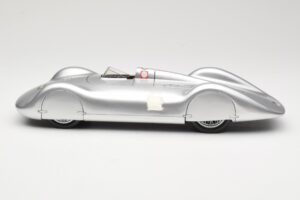 Auto Union Type C Streamliner #72 B. Rosemeyer World Record 1937 Revell 1:18 08420 Metaal — afbeelding 3 van 6
