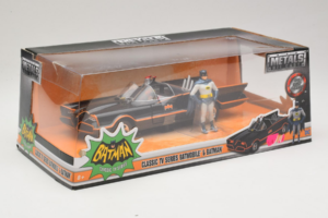 Batmobile Met Batman Figuur Metals Diecast 1:24 98259 Metaal — afbeelding 2 van 3