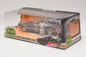 Batmobile Met Batman Figuur Metals Diecast 1:24 98259 Metaal — afbeelding 3 van 3