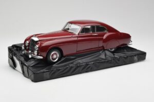 Bentley R-Type Continental Tudor Rood Minichamps 1:18 100139421 Metaal