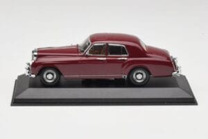 Bentley S1 Continental Flying Spur Bordeauxrood Minichamps 1:43 436139550 Metaal