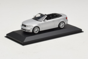 BMW 1-Series E88 Cabriolet Titan Silver Minichamps 1:43 80420427037-R1 Metaal — afbeelding 2 van 5