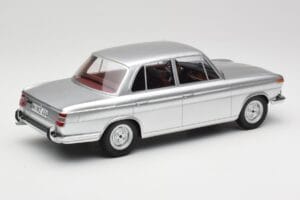 BMW 1800 Ti Zilver Minichamps 1:18 107024000 Hars — afbeelding 2 van 6