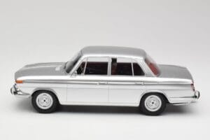 BMW 1800 Ti Zilver Minichamps 1:18 107024000 Hars — afbeelding 3 van 6