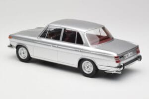 BMW 1800 Ti Zilver Minichamps 1:18 107024000 Hars — afbeelding 5 van 6